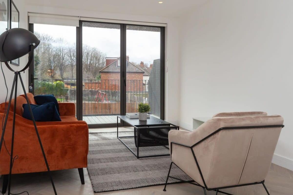 Modern 2 Bedroom Apartment In Wimbledon Londres Exterior foto