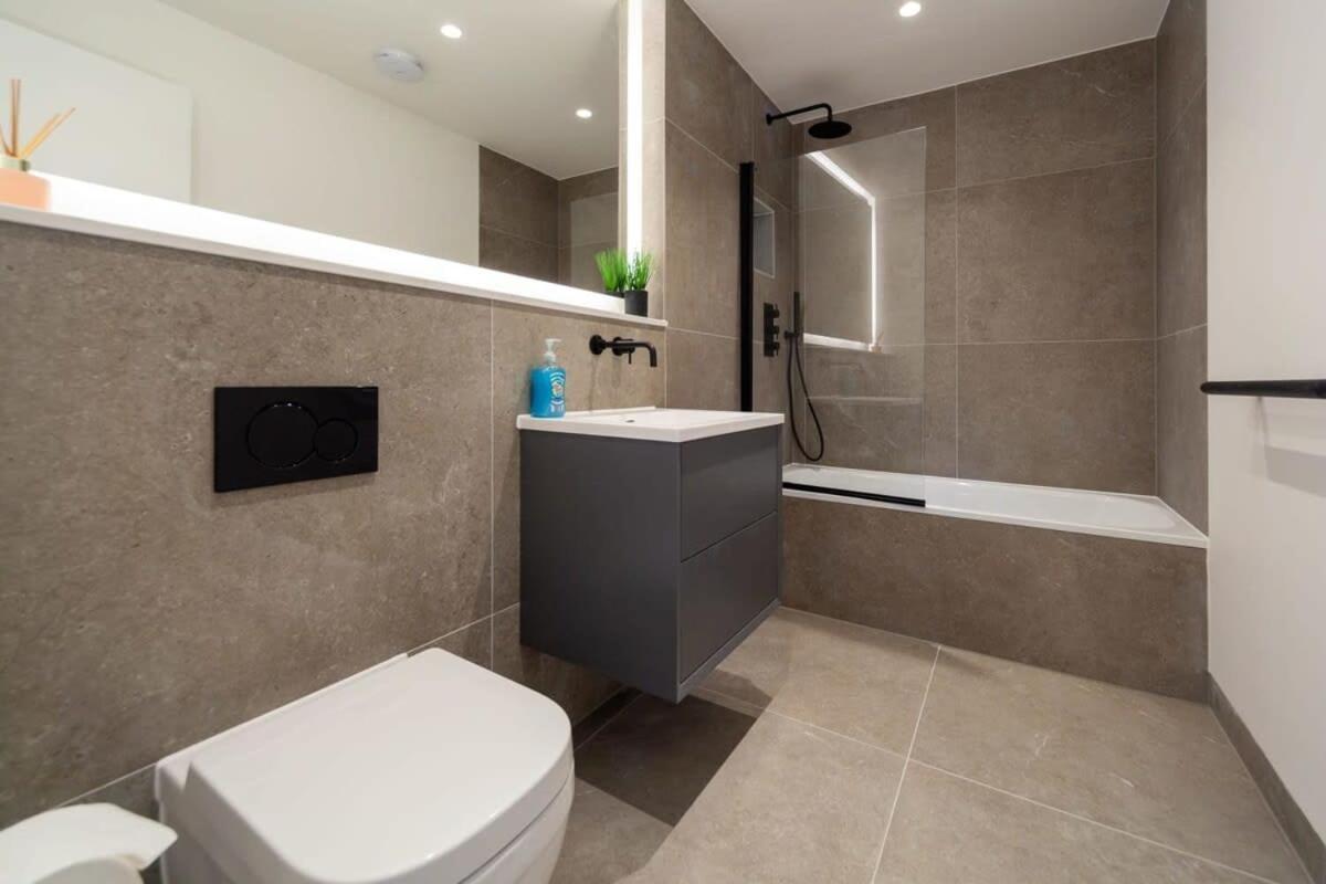 Modern 2 Bedroom Apartment In Wimbledon Londres Exterior foto